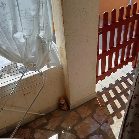 Lara * Brodarica (Sibenik-Knin)